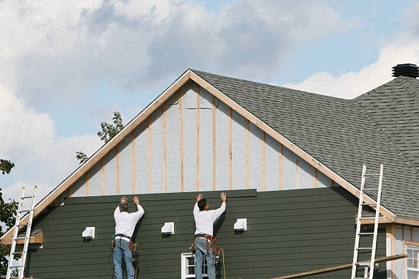 Professional Vinyl Siding technician working in Dunn, NC